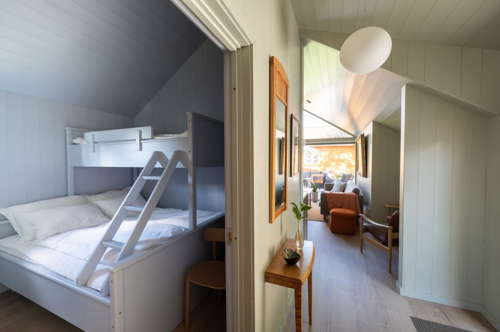 Lauritz Lodge bedroom and entrance and livingroom