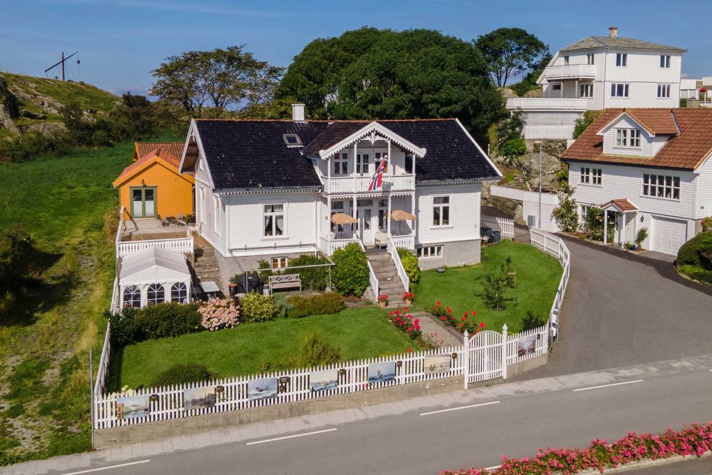 The swiss villa of Lauritz Haaland, Lauritz Lodge and Gallery Stakitt